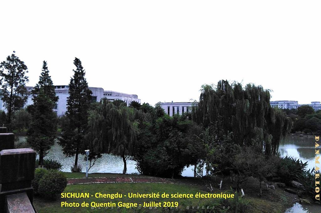 Chengdu- Universite Science electronique 012.jpg